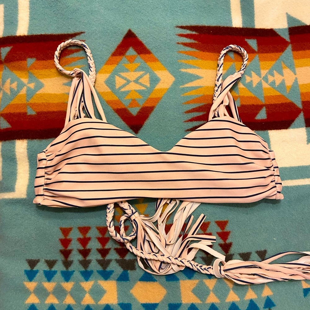 Acacia Samoa top in Cape Cod